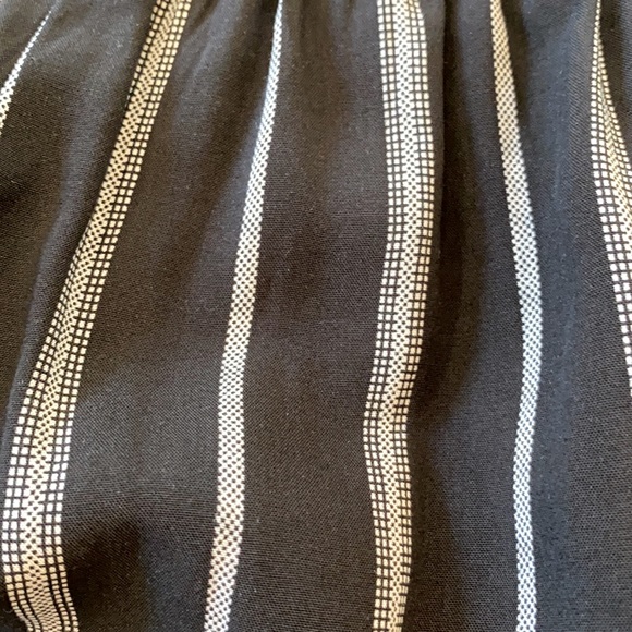 NWT Old Navy Vertical Stipe Romper V Neck Keyhole Back - Picture 6 of 10